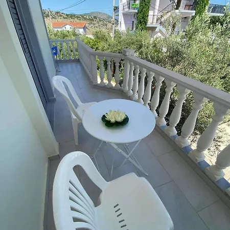 White Ksamil